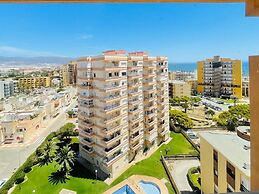 Mountain-view Apartment by Sea
