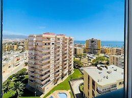 Mountain-view Apartment by Sea
