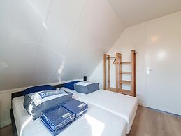 Serene Waterside Getaway