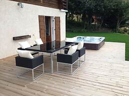 Comfortable Chalet Near Ski-lift