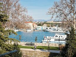 Modern Holiday Home With Balcony in old Town