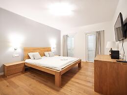 Modern Holiday Home With Balcony in old Town