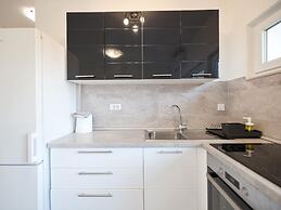 Modern Holiday Home With Balcony in old Town