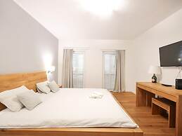 Modern Holiday Home With Balcony in old Town