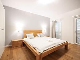 Modern Holiday Home With Balcony in old Town