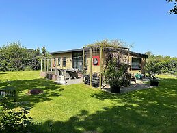 Beautiful Bungalow With Spacious Garden