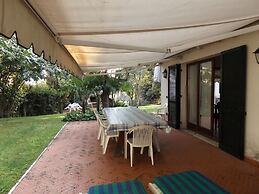 Exclusive Villa Dipped in a Wide Private Park, big Pool, on the Garda 