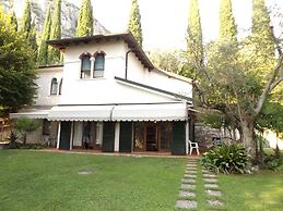 Exclusive Villa Dipped in a Wide Private Park, big Pool, on the Garda 