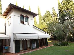 Exclusive Villa Dipped in a Wide Private Park, big Pool, on the Garda 