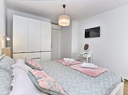 Modern Villa With Private Hydromassage Pool