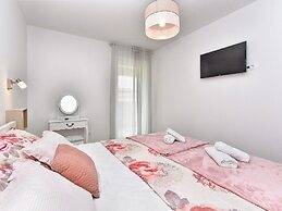 Modern Villa With Private Hydromassage Pool