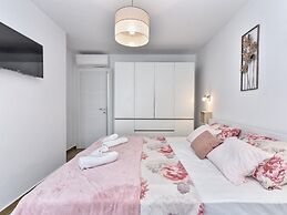 Modern Villa With Private Hydromassage Pool