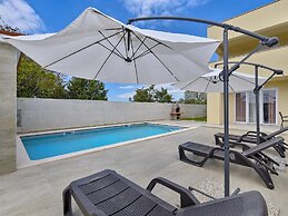 Modern Villa With Private Hydromassage Pool