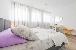 Apartment Luce Royal - One Bedroom Apartment With Balcony and Sea View