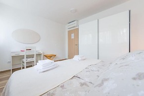 Apartment Luce Royal - One Bedroom Apartment With Balcony and Sea View