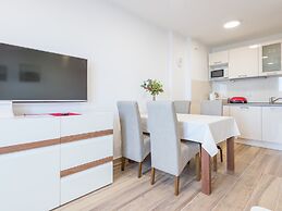 Apartment Luce Royal - One Bedroom Apartment With Balcony and Sea View