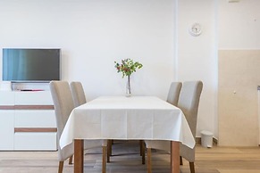 Apartment Luce Royal - One Bedroom Apartment With Balcony and Sea View