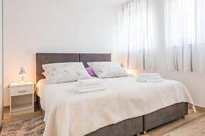 Apartment Luce Royal - One Bedroom Apartment With Balcony and Sea View