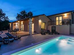 Villa Gloria Comfortable Holiday Residence