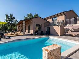 Villa Gloria Comfortable Holiday Residence