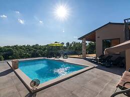 Villa Gloria Comfortable Holiday Residence