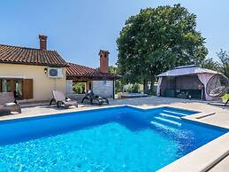 Villa Emanuel Comfortable Holiday Residence