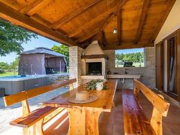 Villa Emanuel Comfortable Holiday Residence