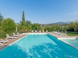 Belvilla by OYO Comfortable Apartment With Pool