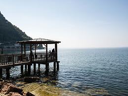 Belvilla by OYO Comfortable Apartment With Pool