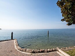 Belvilla by OYO Comfortable Apartment With Pool