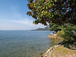 Belvilla by OYO Comfortable Apartment With Pool