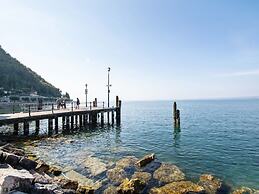 Belvilla by OYO Comfortable Apartment With Pool