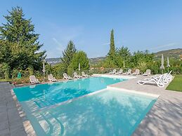 Belvilla by OYO Comfortable Apartment With Pool