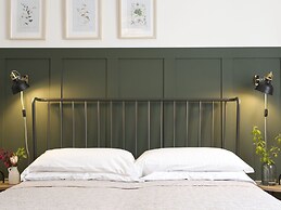 Belvilla by OYO Comfortable Apartment With Pool