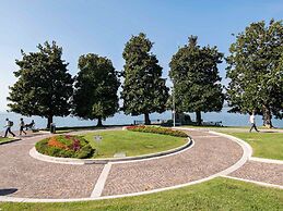 Belvilla by OYO Comfortable Apartment With Pool