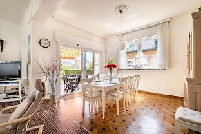 Villa in Koksijde With Sunny Garden