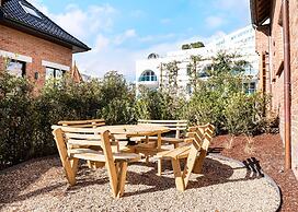 Villa in Koksijde With Sunny Garden