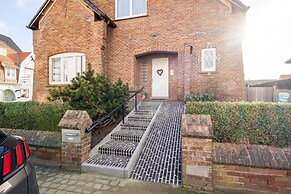 Villa in Koksijde With Sunny Garden