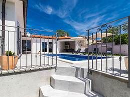 Villa Nana Comfortable Holiday Residence