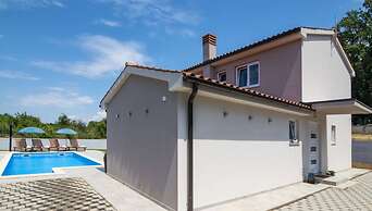 Blaise Comfortable Holiday Residence