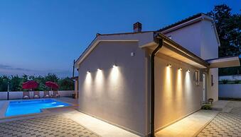 Blaise Comfortable Holiday Residence