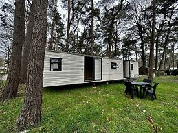 Residence With a Spacious Garden Located in a Child-friendly Park