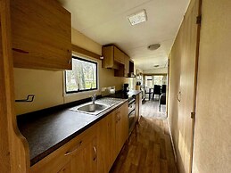 Residence With a Spacious Garden Located in a Child-friendly Park