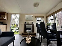 Residence With a Spacious Garden Located in a Child-friendly Park