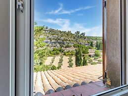 Cosy Holiday Home in Minerve With Garden