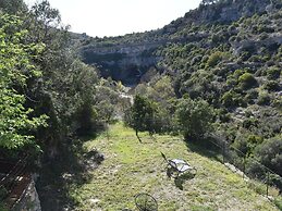 Cosy Holiday Home in Minerve With Garden