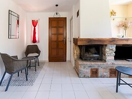 Cosy Holiday Home in Minerve With Garden