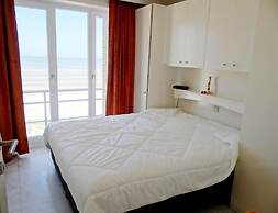 Apartment in Nieuwpoort With Terrace