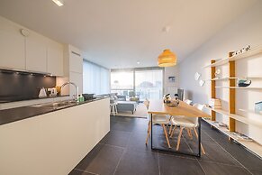 Spacious Apartment With Sunny Terrace