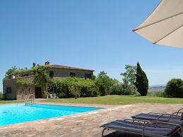 Nice Apartment in Chianni